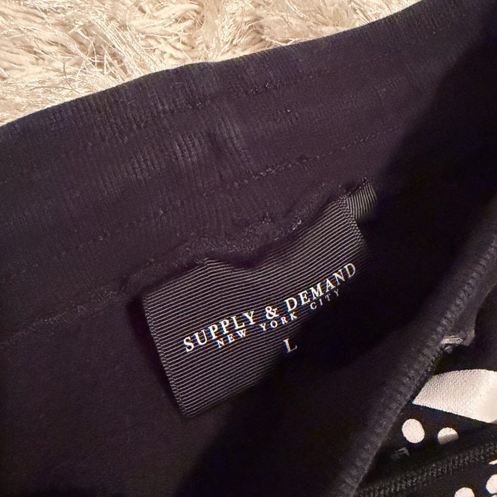 BOGO 🛍️ Black and White Paisley Print Joggers - Picture 5 of 9